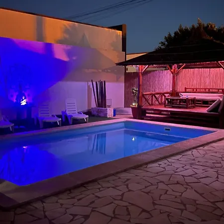 Ingrid. Piscina Exterior. *